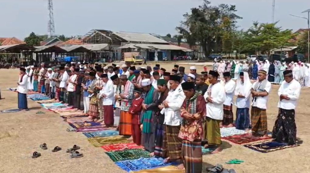 Minta Segera Hujan, Ratusan Warga Di Sukabumi Gelar Salat Istisqa