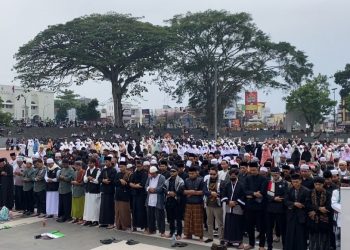 Do’akan Korban Perang di Palestina, Ribuan Warga Sukabumi Gelar Salat Gaib di Lapdek