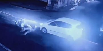 Terekam CCTV, Pemotor Ditabrak Agya Putih di Jalan Bhayangkara Sukabumi