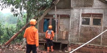 Puluhan Rumah Rusak, Bencana Angin Puting Beliung Landa 3 Desa di Kecamatan Cireunghas Sukabumi