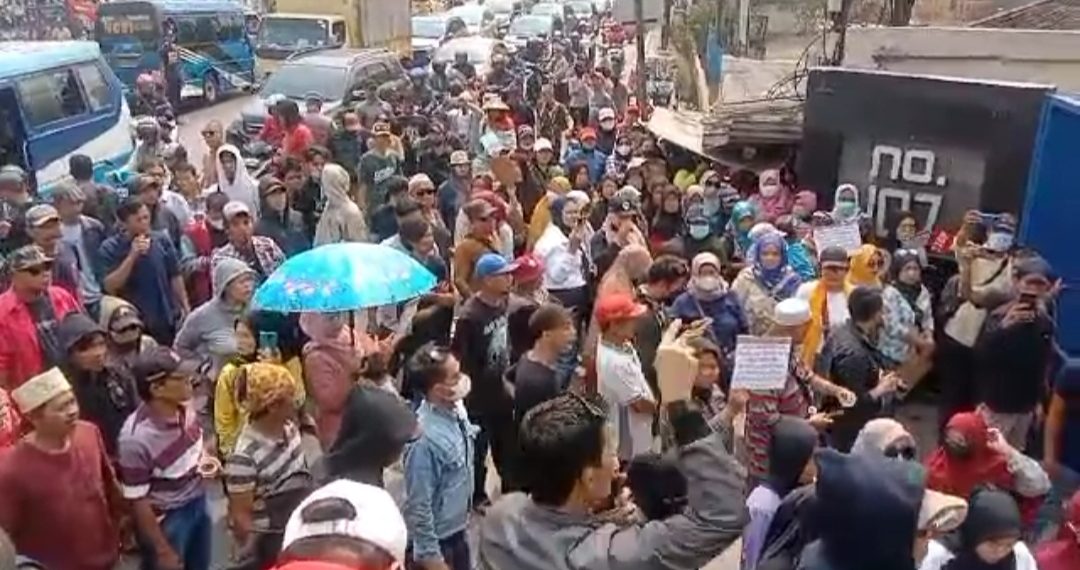 Tuntut CSR, Warga Legon Bekasi Geruduk PT Mekar Armada Jaya