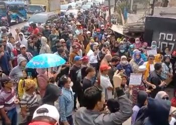 Tuntut CSR, Warga Legon Bekasi Geruduk PT Mekar Armada Jaya