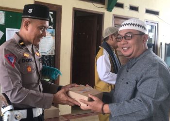 Polres Sukabumi Kota Bagikan Ratusan Nasi Kotak Pasca Shalat Jum’at