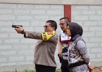 Polisi di Kota Sukabumi Asah Kemampuan Dengan Melatih Skill Menembak