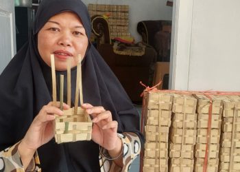 Pengrajin Anyaman Keranjang Mochi di Gg. Alhuda Butuh Suntikan Permodalan Pemerintah
