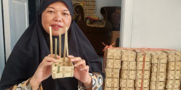 Pengrajin Anyaman Keranjang Mochi di Gg. Alhuda Butuh Suntikan Permodalan Pemerintah