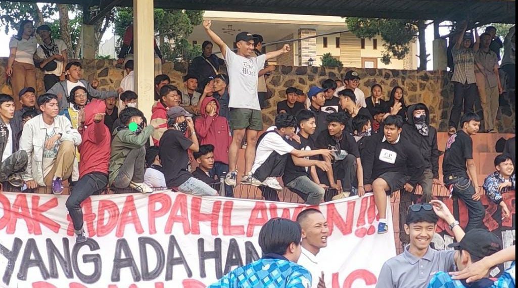 Tiga Kelompok Suporter Beraksi di Stadion Suryakencana