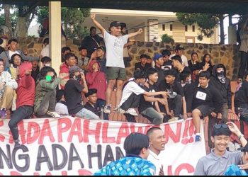 Tiga Kelompok Suporter Beraksi di Stadion Suryakencana