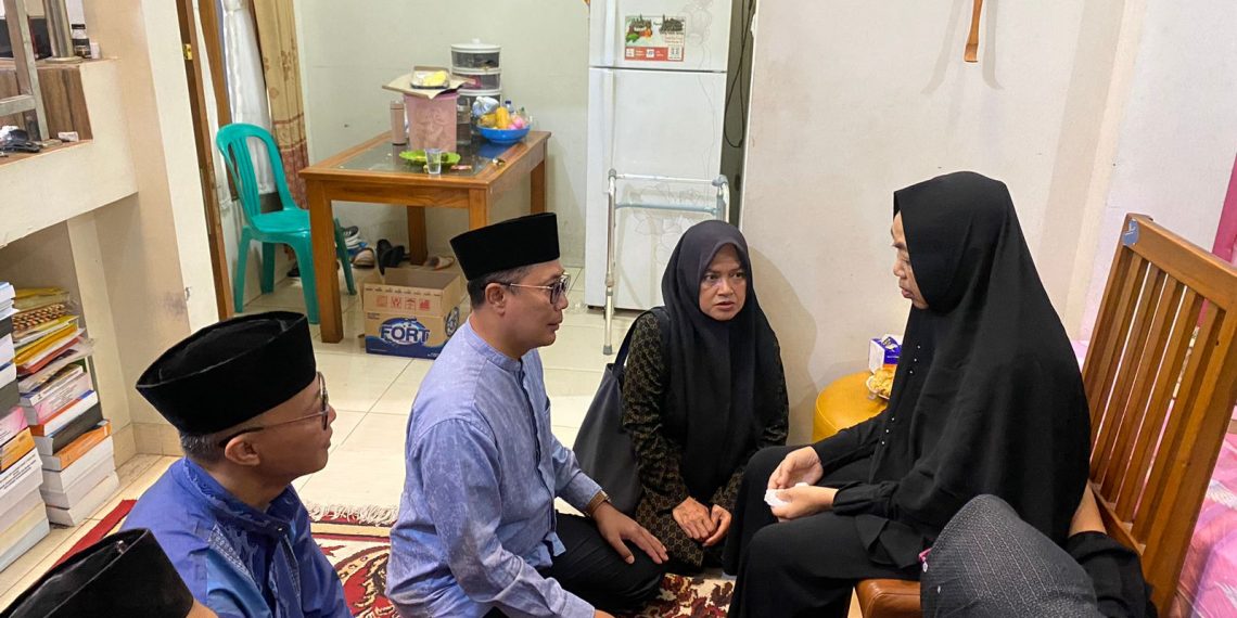 Doa Terbaik Fahmi-Dida Saat Takjiah di Rumah Duka Yunus Suhandi