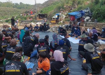 KPU Kota Sukabumi Gandeng IJTI Sosialisasikan Pilkada Bagi Pemulung di TPA Cikundul