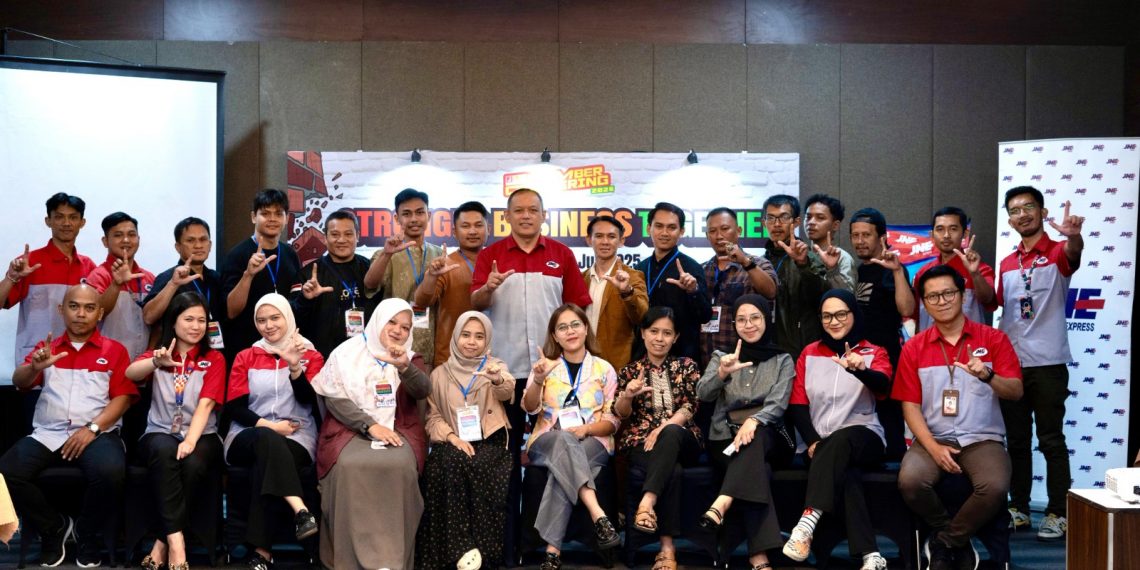 Tingkatkan Skill dan Dukung Pertumbuhan Bisnis Member, JNE Gelar JLC Member Gathering di Sukabumi