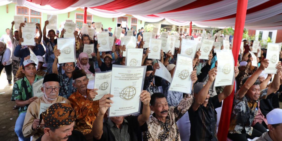 Melalui PTSL, Kementerian ATR/BPN Terbitkan 1,2 Juta Sertipikat Sepanjang Tahun 2025