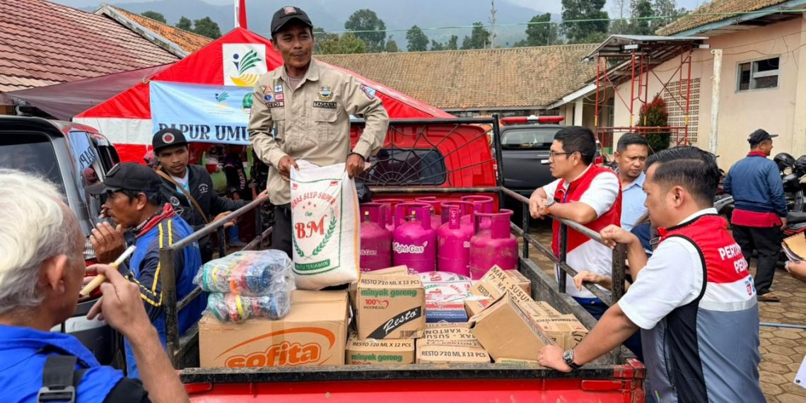 Pertamina Patra Niaga Regional JBB dan Hiswana Migas Bandung Salurkan Bantuan Tanggap Bencana Tanah Longsor di Bandung