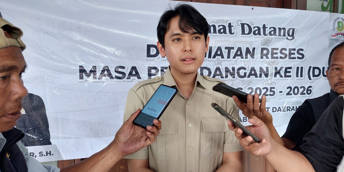 Galuh Naufal Serap Aspirasi Warga Benteng, Soroti Jalan Rusak hingga Masalah BPJS
