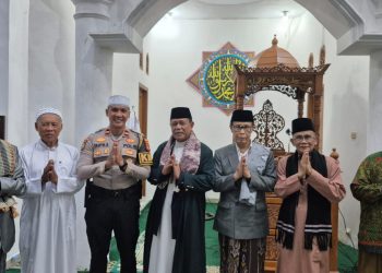 Polres Sukabumi Kota Tarawih Keliling, Pererat Silaturahmi dengan Warga Ponpes Syamsul Ulum