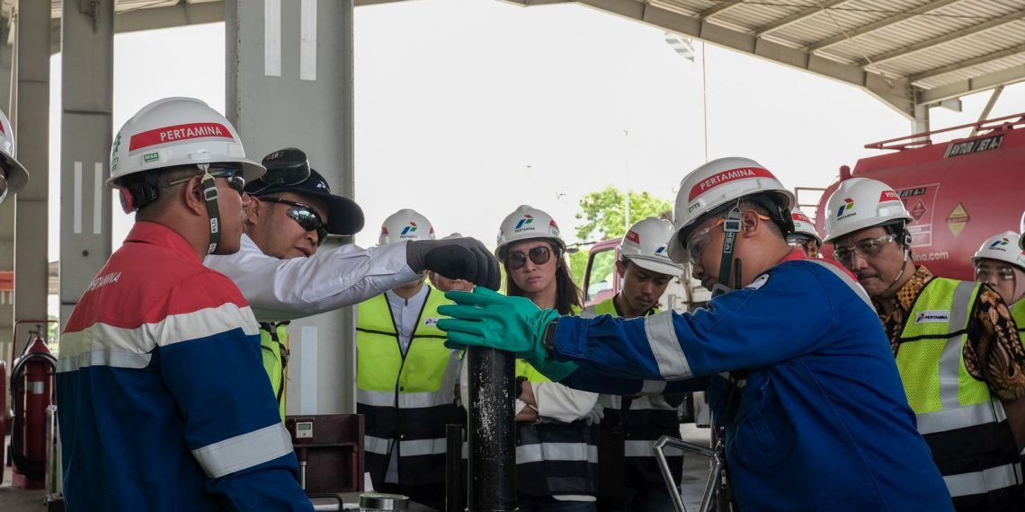 Pertamina Patra Niaga Regional JBB Tinjau Distribusi Avtur di AFT Halim Perdana Kusuma bersama Pemimpin Redaksi Massa Nasional