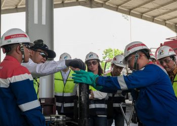 Pertamina Patra Niaga Regional JBB Tinjau Distribusi Avtur di AFT Halim Perdana Kusuma bersama Pemimpin Redaksi Massa Nasional