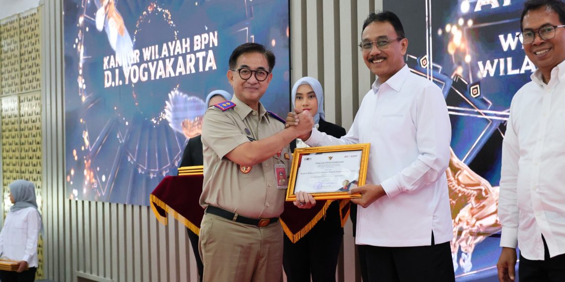 Buktikan Komitmen dalam Memperbaiki Layanan, Satker Kementerian ATR/BPN Meraih 1 Predikat WBBM dan 31 Predikat WTAB