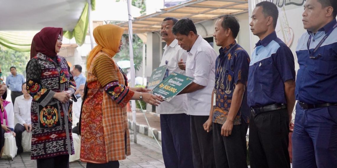 Kementerian ATR/BPN Berikan Santunan untuk Pegawai dalam Momen Bazar Ramadan 1447 H