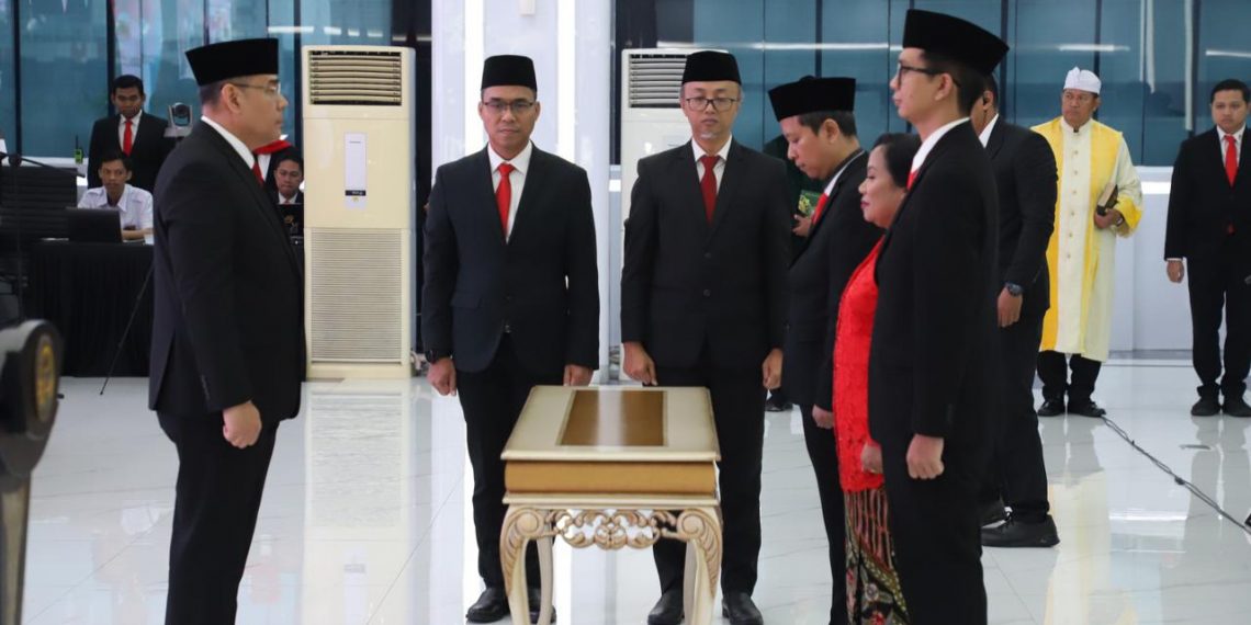 Lantik Pejabat Pengawas dan Fungsional, Wamen Ossy: Ujung Tombak dalam Pelayanan Pertanahan