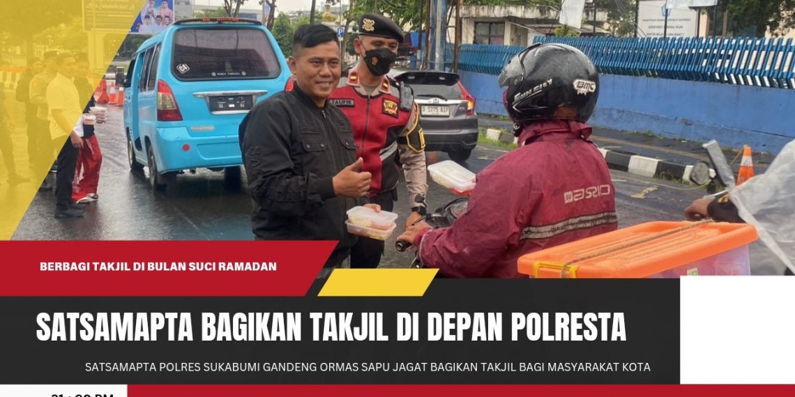 SatSamapta bagikan Takjil kepada Masyarakat di depan Polres Sukabumi Kota