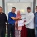 IKA SMAN 3 Sukabumi Konsisten Jalankan Program “Nyaah Ka Adi”, Salurkan Bantuan Seragam untuk Siswa Kurang Mampu