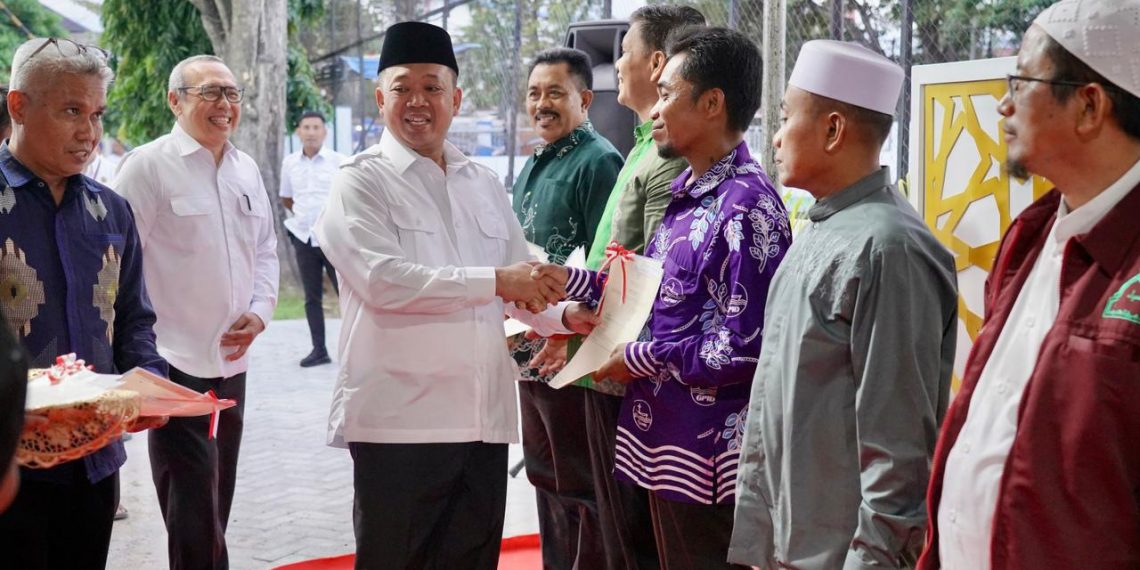 Percepat Sertipikasi Tanah Wakaf, Menteri ATR/Kepala BPN Serahkan 33 Sertipikat untuk Rumah Ibadah di Sulawesi Tengah