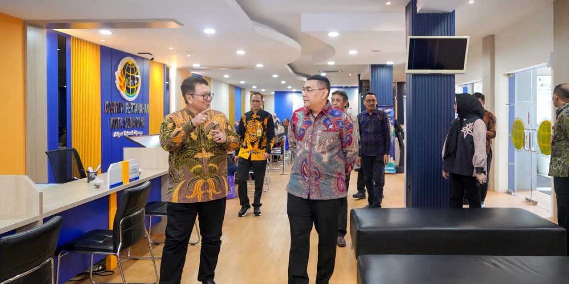Tinjau Pelayanan Kantah Kota Semarang, Wamen Ossy: Jangan Tunda Berkas, Percepat Layanan Pertanahan