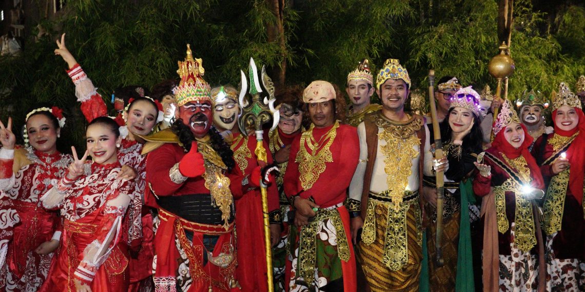 Sekretariat DPRD Kota Sukabumi Tampil Memukau di Kirab Mahkota Binokasih, Usung Tema “Sandiwara Sunda Sri Asih”