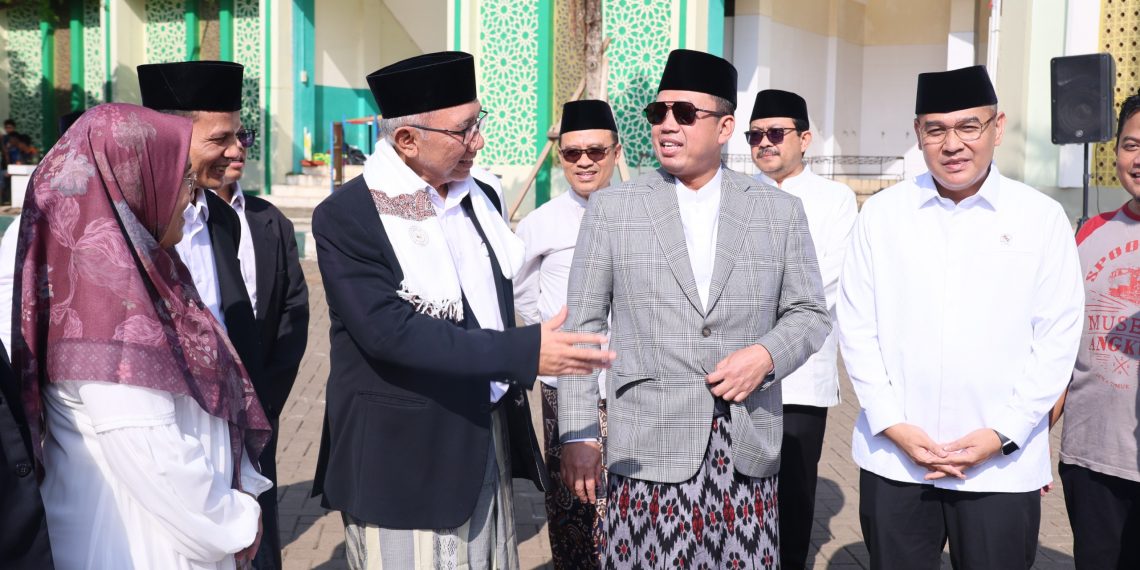 Serahkan Hewan Kurban ke Ponpes Darunnajah, Menteri Nusron: Iduladha Jadi Momentum Mempererat Kebersamaan