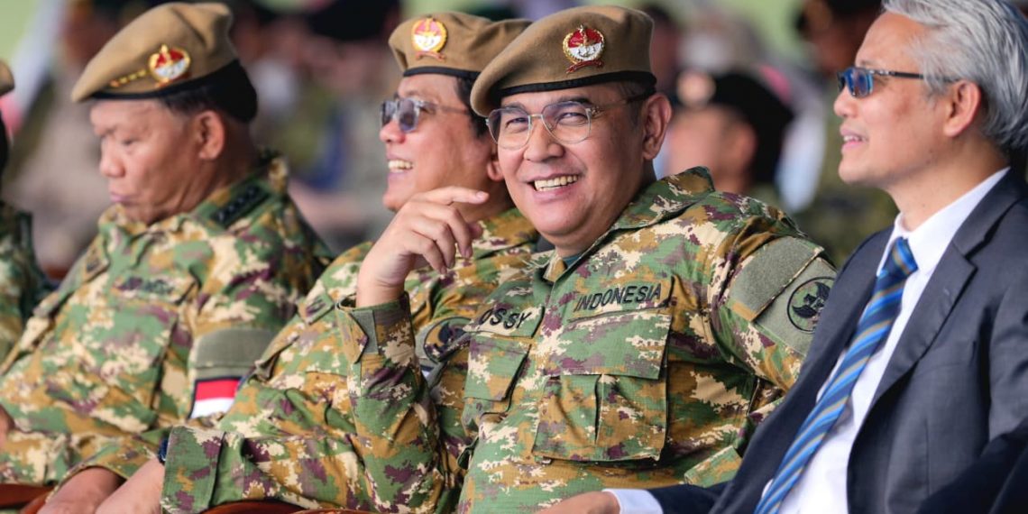 Penutupan Latsarmil Komcad Gelombang I 2026, Wamen Ossy Sebut Latsarmil Perkuat Karakter dan Integritas ASN