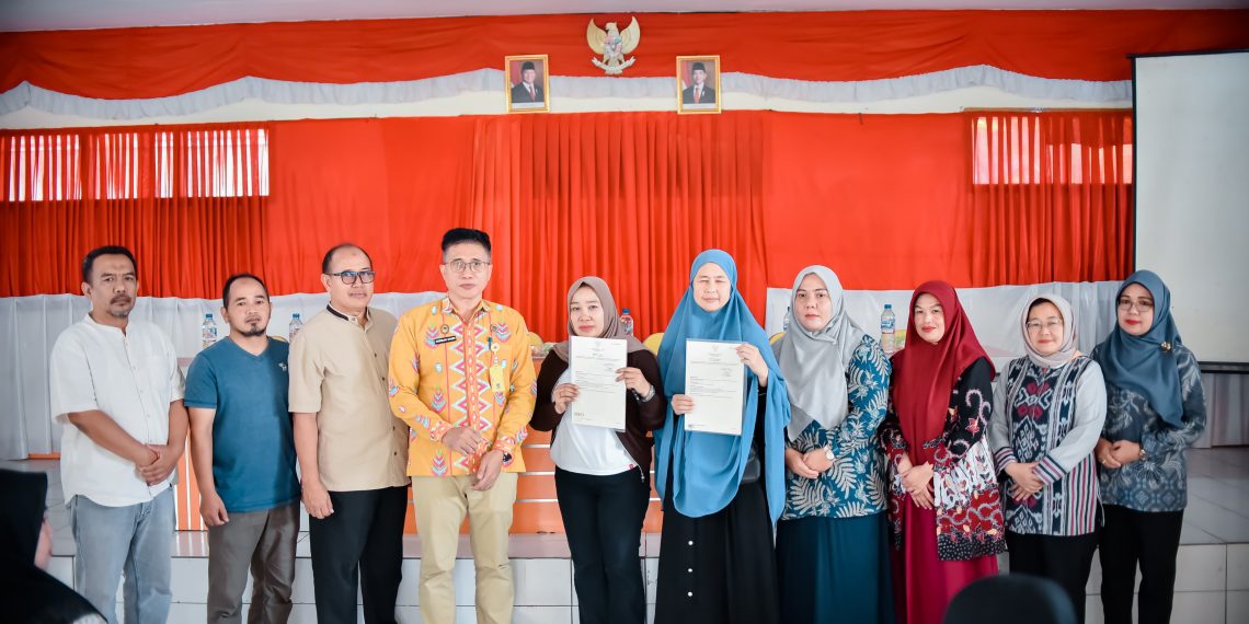 Sertipikat PTSL Diserahkan di Sukakarya, Warga Kini Miliki Kepastian Hukum atas Tanah