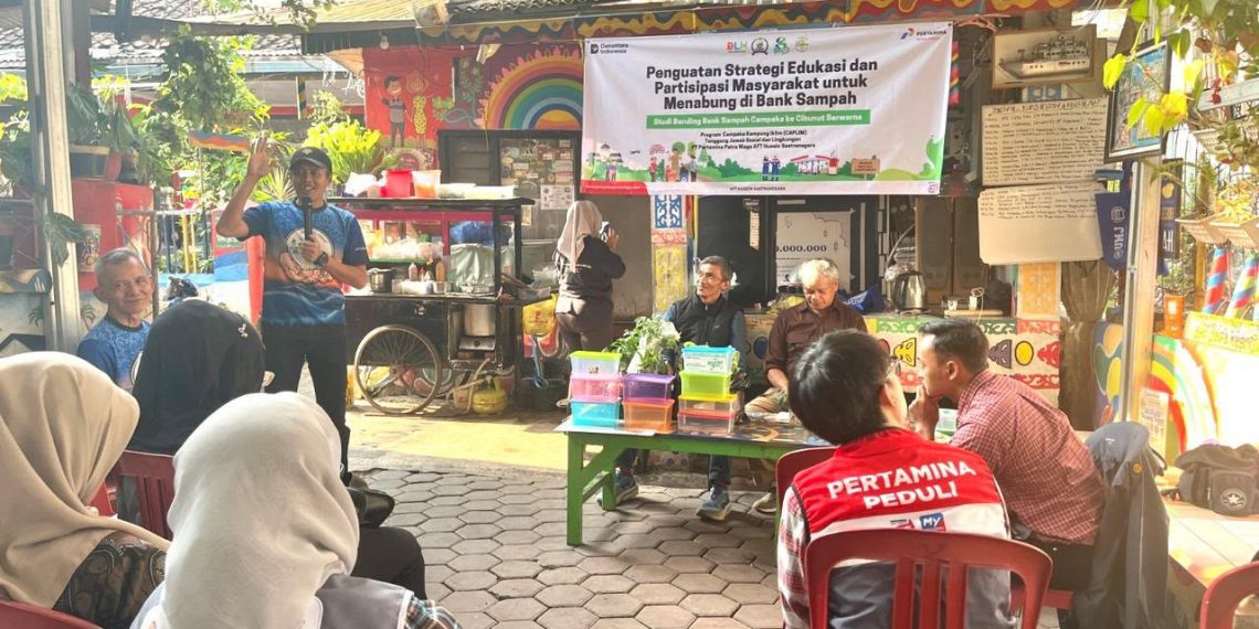 Pertamina Patra Niaga RJBB Perkuat Kapasitas Bank Sampah Campaka melalui Studi Banding ke Kampung Cibunut