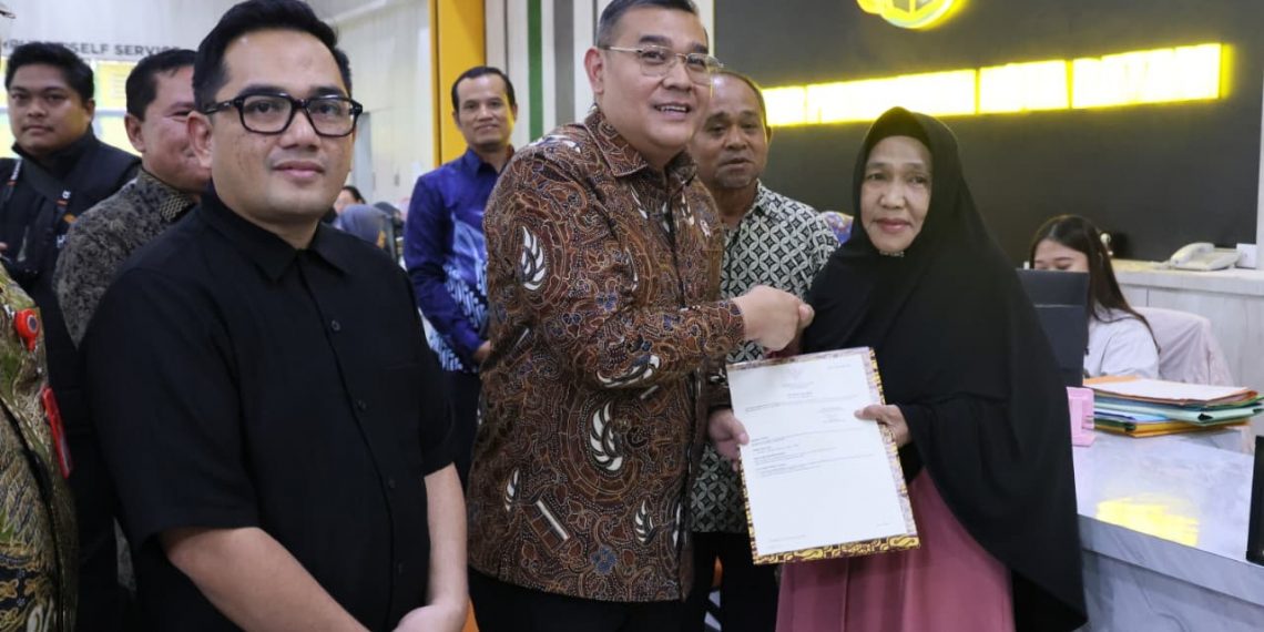 Tinjau Kantah Kota Batam Bersama Komisi II DPR RI, Wamen ATR/Waka BPN Pastikan Pelayanan Pertanahan Berjalan Efisien