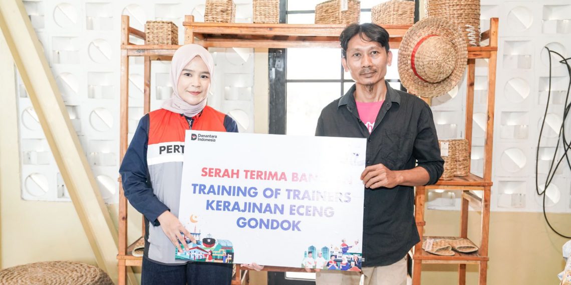 Pertamina Patra Niaga RJBB Sambut Kunjungan Dewan Komisaris ke Program Ngabedahkeun Walahar di Karawang
