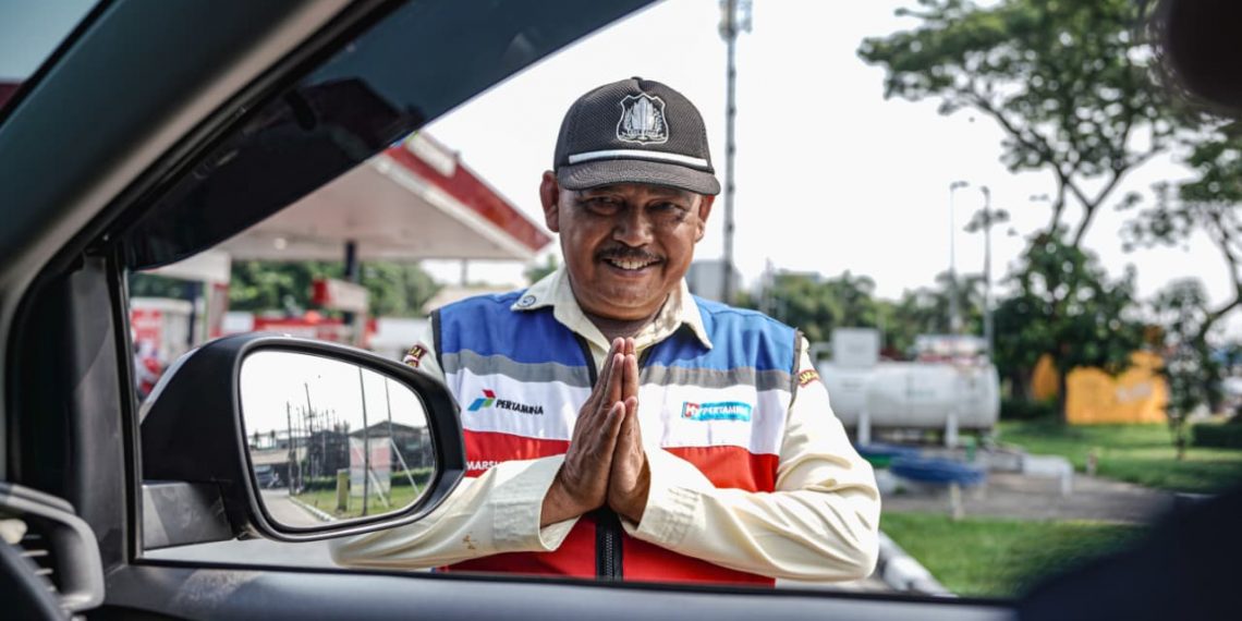 Kisah Marshal di SPBU Pertamina Menjaga Kenyamanan Pelanggan