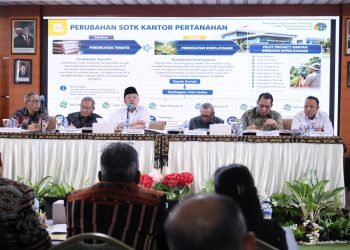 Beri Pengarahan Soal Layanan di Kanwil BPN Provinsi NTT, Menteri Nusron: Gunakan Sudut Pandang Masyarakat
