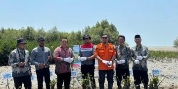 Pertamina Patra Niaga RJBB Kolaborasi dengan Masyarakat Tanam 3.000 Bibit Mangrove di Karawang