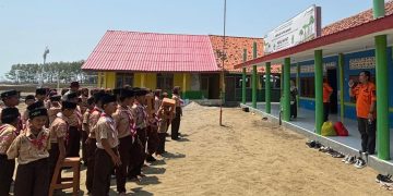 Pertamina Patra Niaga Regional JBB Tingkatkan Kesiapsiagaan Bencana Siswa Pesisir Karawang