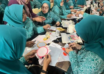 Berdayakan Perempuan dan Lansia, Pertamina Patra Niaga RJBB Kembangkan Seni Fashion Berbasis Limbah Tekstil