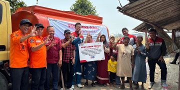 Pertamina Patra Niaga RJBB Bersama BPBD Karawang Bantu Warga Terdampak Kekeringan, Salurkan 100.000 Liter Air Bersih