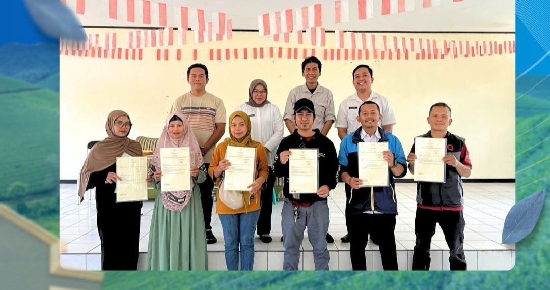 13 Sertipikat PTSL Diserahkan di Karang Tengah, Warga Kini Pegang Kepastian Hukum Tanah