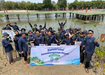 Pertamina Patra Niaga Ajak Masyarakat Tanam 500 Mangrove, Perkuat Ekosistem Pesisir Pulau Untung Jawa