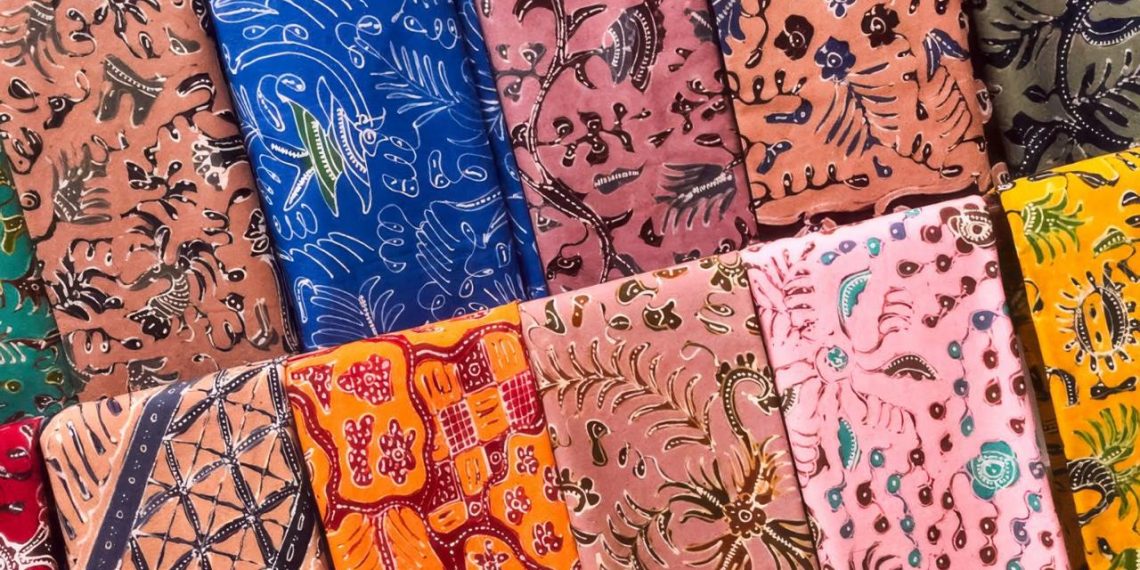 Semarak Hari Batik Nasional, Pertamina Patra Niaga RJBB Dukung Batik Binar Lestarikan Batik Complongan Indramayu