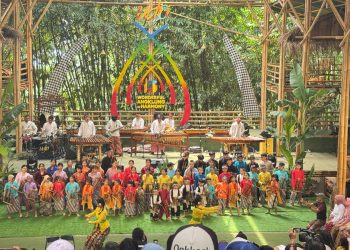 Pertamina Patra Niaga Bersama Masyarakat Cimenyan Gerakkan Pelestarian Lingkungan dan Kesenian Angklung