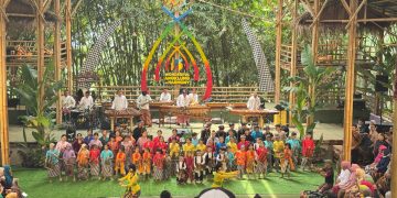 Pertamina Patra Niaga Bersama Masyarakat Cimenyan Gerakkan Pelestarian Lingkungan dan Kesenian Angklung