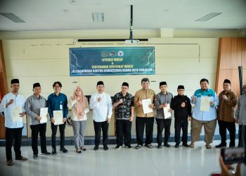 Lindungi Aset Wakaf, Kantor Pertanahan Kota Sukabumi Serahkan 6 Sertipikat Tanah