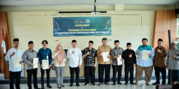 Lindungi Aset Wakaf, Kantor Pertanahan Kota Sukabumi Serahkan 6 Sertipikat Tanah